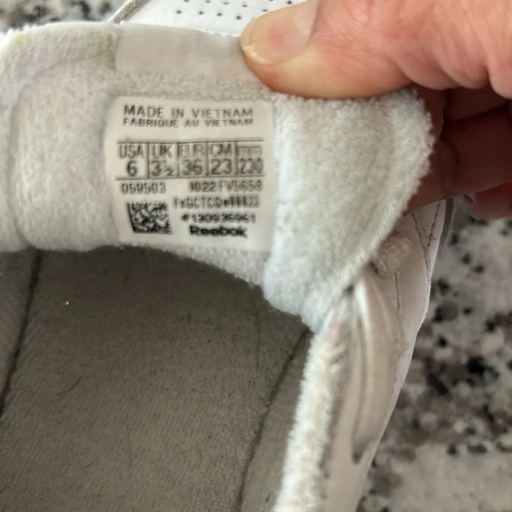 Women’s Reebok - Picture 2 of 2